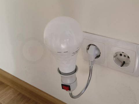 Світлодіодна лампа з акумулятором ALMINA DL-1025, 25W  (комплект з гнучким патроном та вимикачем)