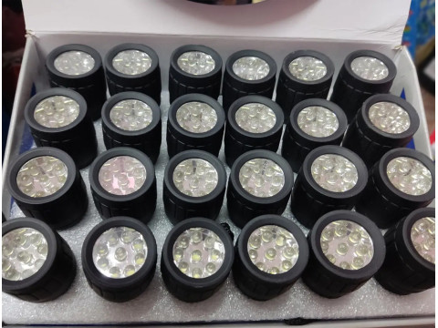 Ліхтар на батарейках 3*ААА 9LED (батарейки у комплекті)